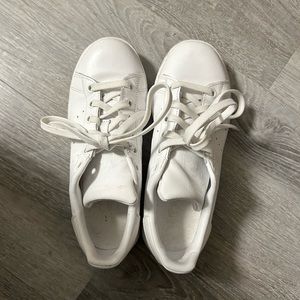 White adidas Stan smiths